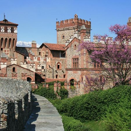 Castello Di Pavone Hotel Pavone Canavese Exterior photo