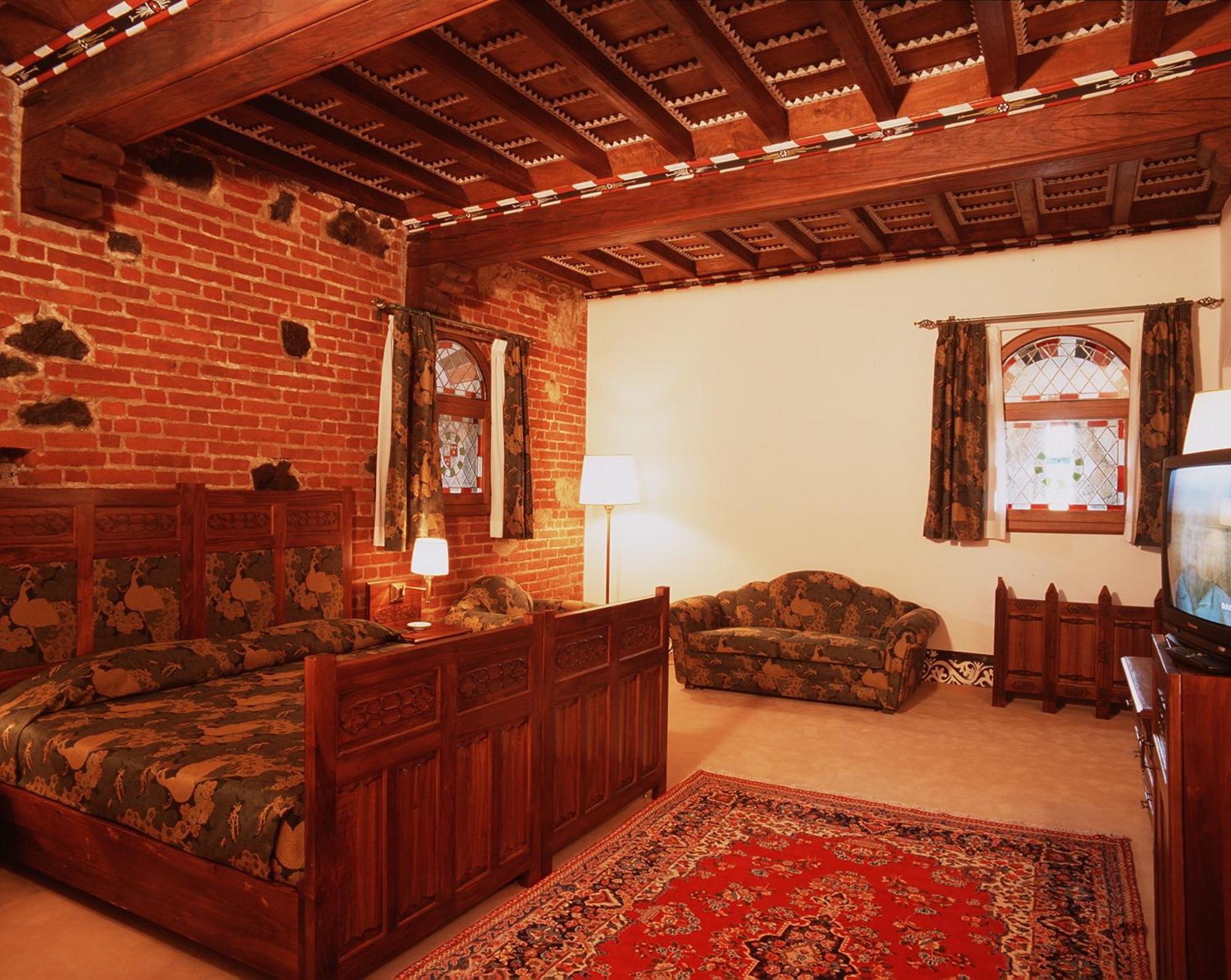 Castello Di Pavone Hotel Pavone Canavese Exterior photo