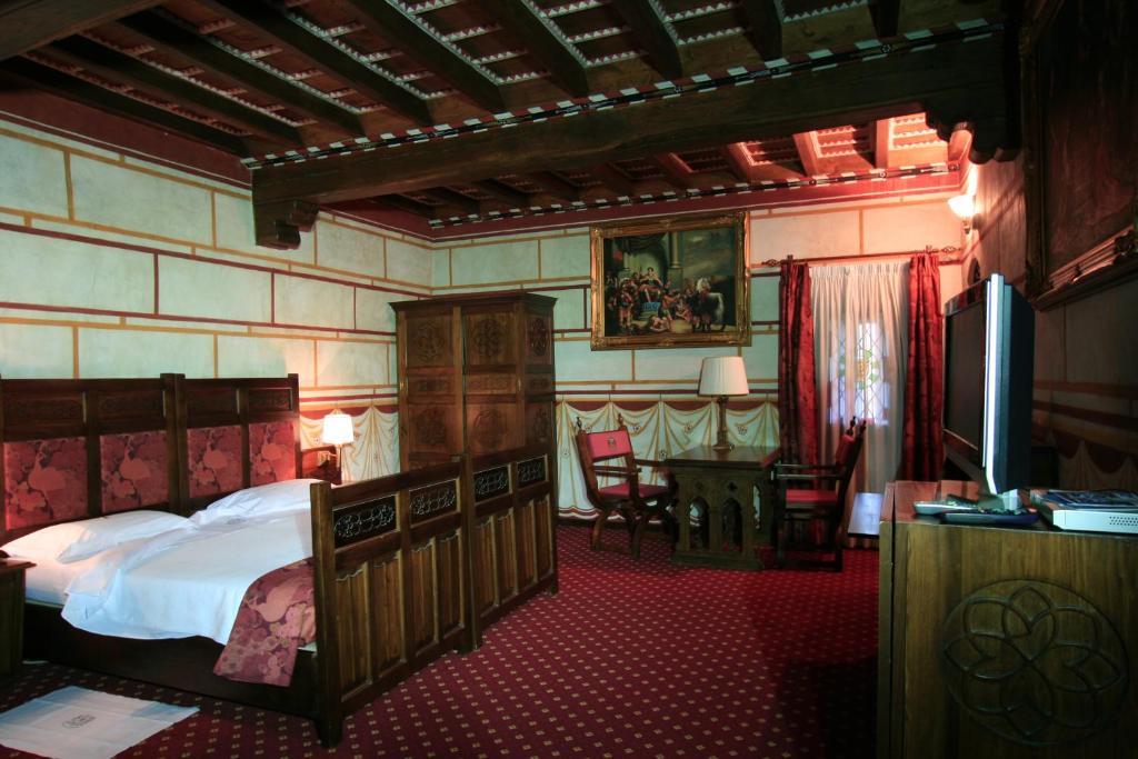 Castello Di Pavone Hotel Pavone Canavese Room photo