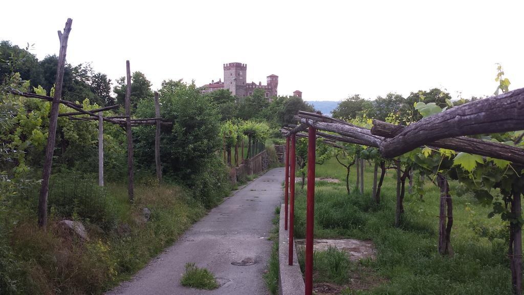 Castello Di Pavone Hotel Pavone Canavese Exterior photo