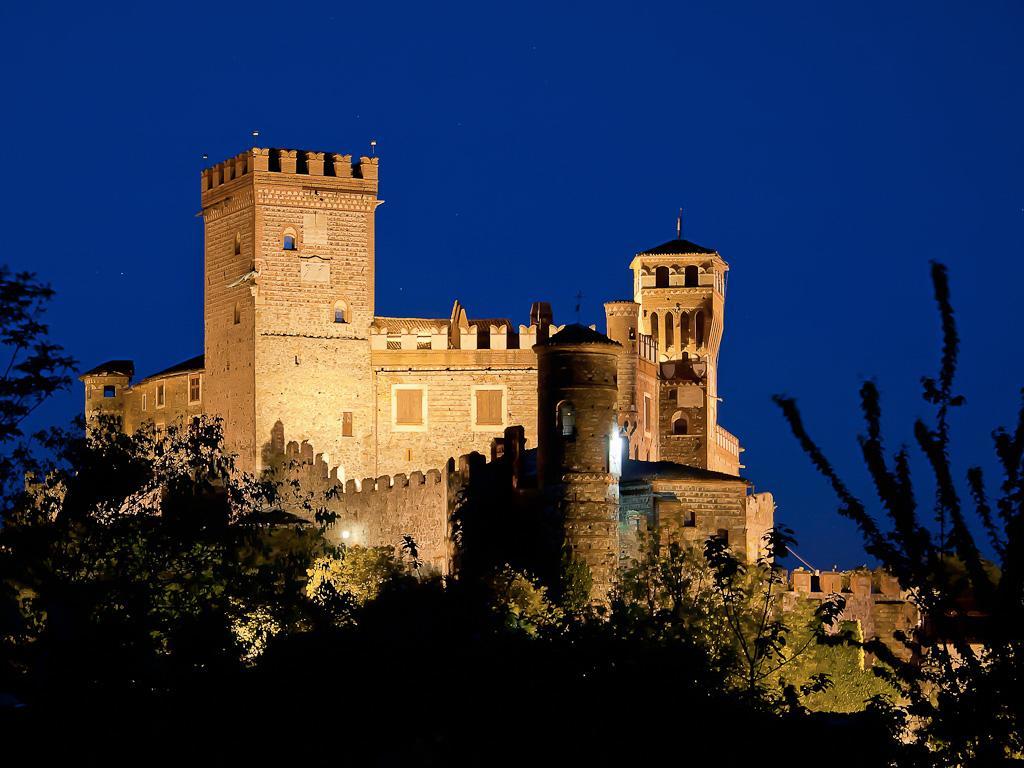 Castello Di Pavone Hotel Pavone Canavese Exterior photo