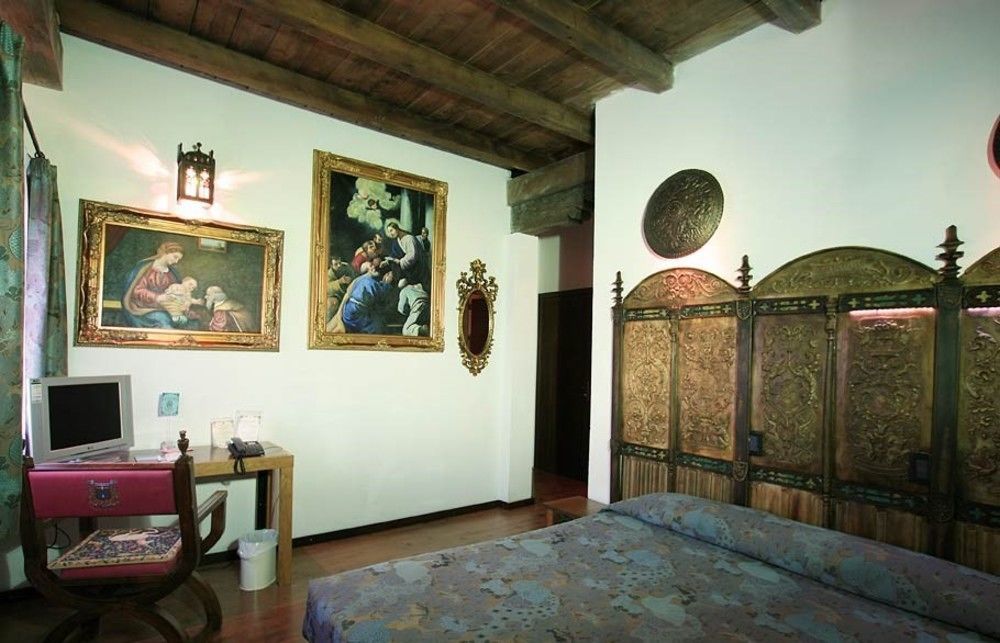 Castello Di Pavone Hotel Pavone Canavese Exterior photo