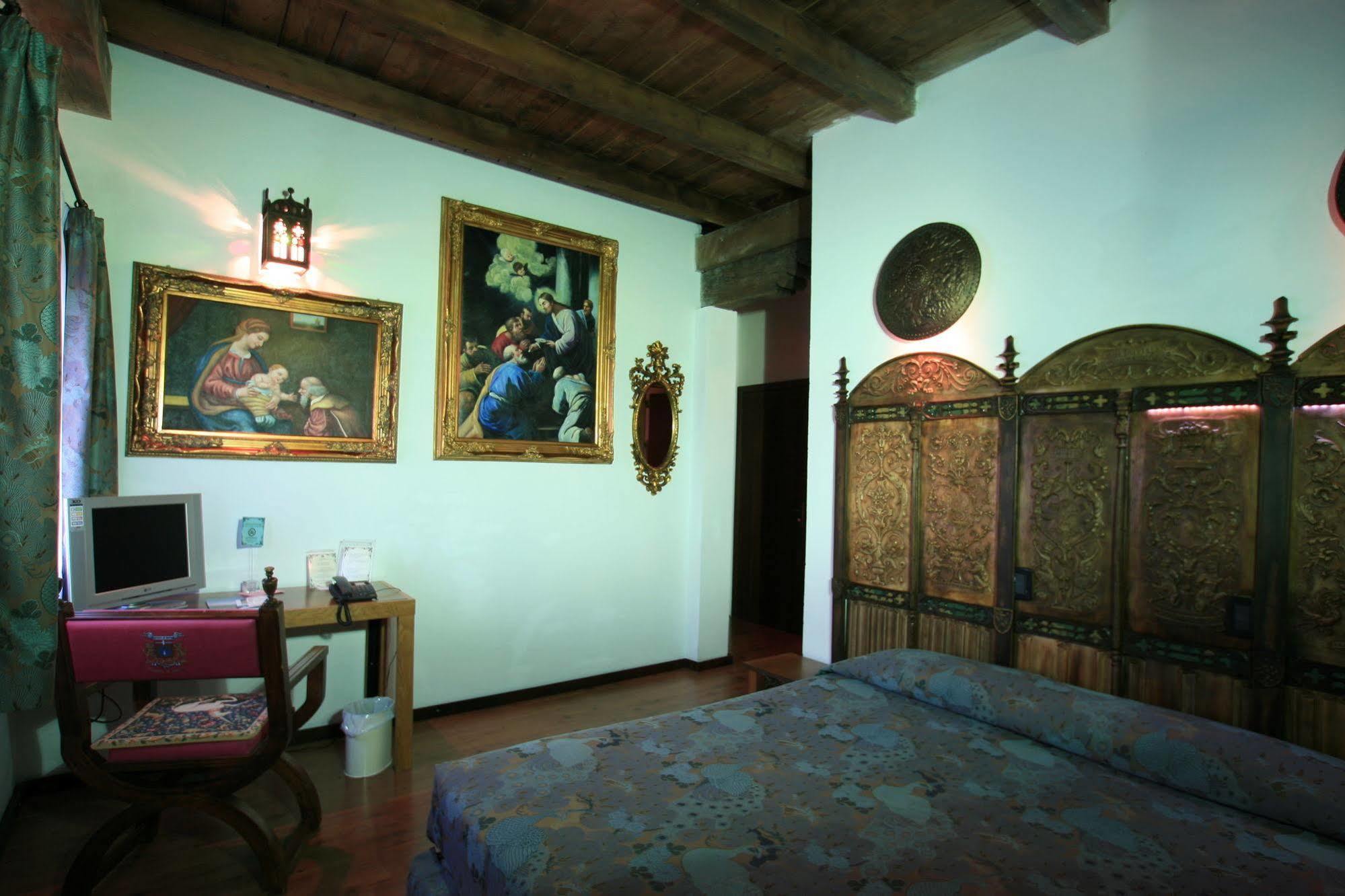 Castello Di Pavone Hotel Pavone Canavese Exterior photo