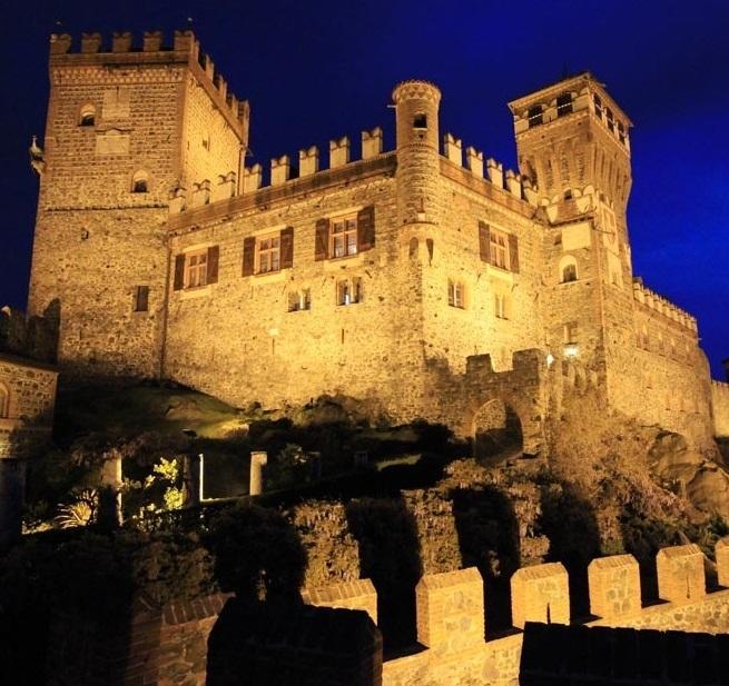 Castello Di Pavone Hotel Pavone Canavese Exterior photo